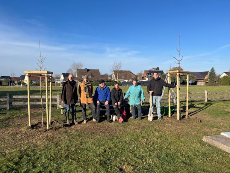 Baumpflanzaktion in Herringhausen